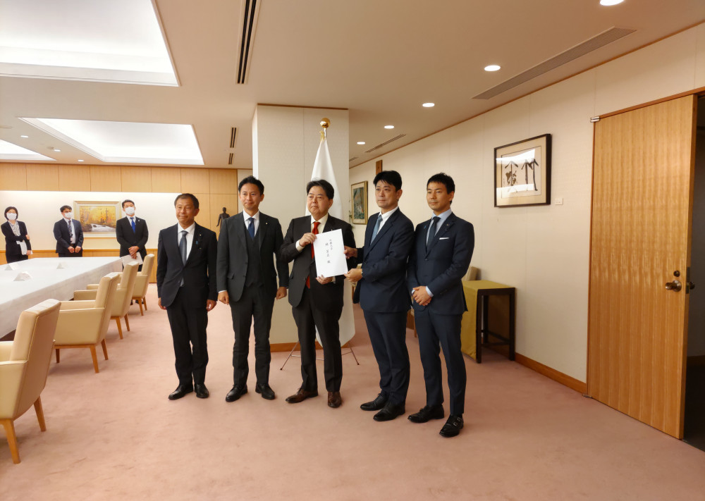 国連世界食糧計画(WFP)国会議員連盟が林外務大臣に対し予算要望を提出いたしました。