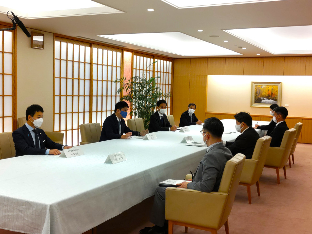 国連世界食糧計画(WFP)国会議員連盟が林外務大臣に対し予算要望を提出いたしました。