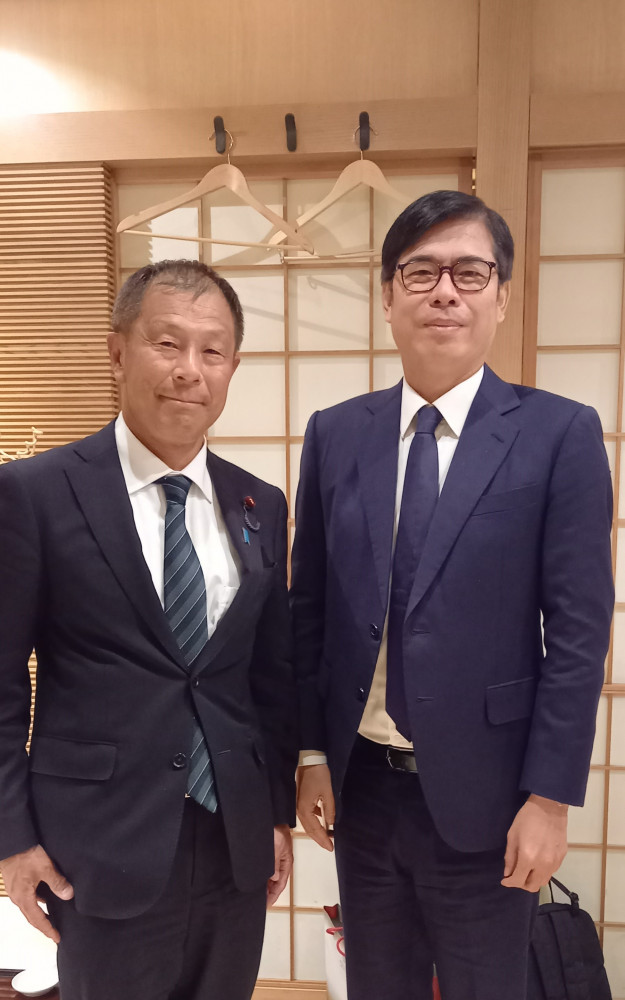先だって台湾の統一地方選で再選された来日中の高雄市の陳其邁市長と懇談いたしました。