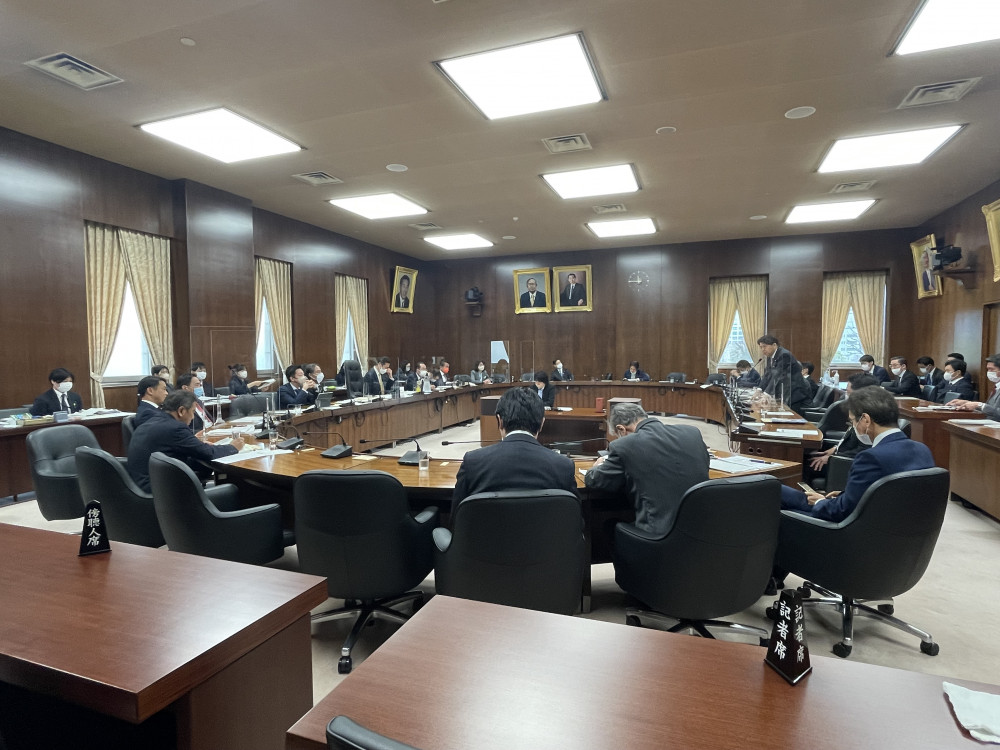 3月10日(金)外務委員会に立って質疑致しました。