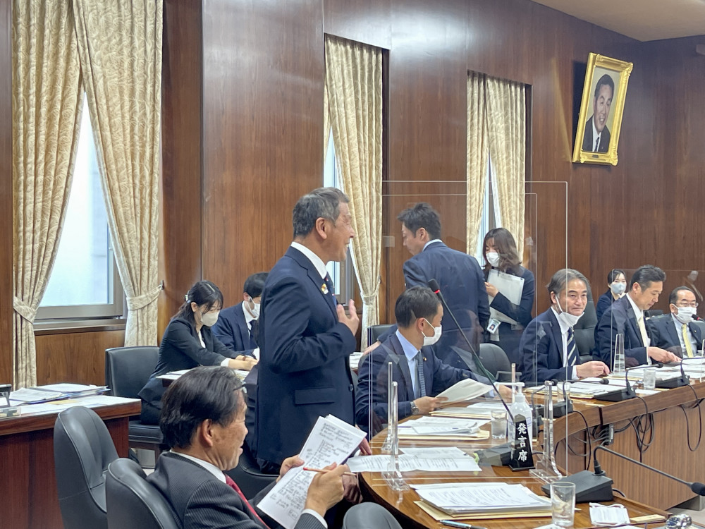 3月17日(金)外務委員会に立って質疑いたしました。