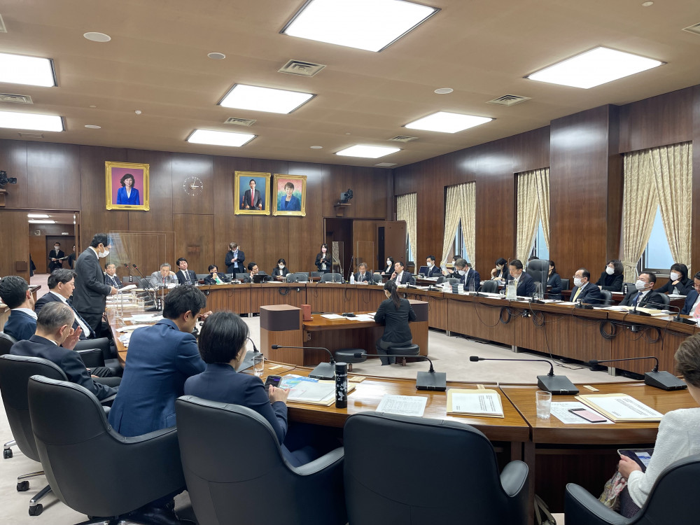3月17日(金)外務委員会に立って質疑いたしました。
