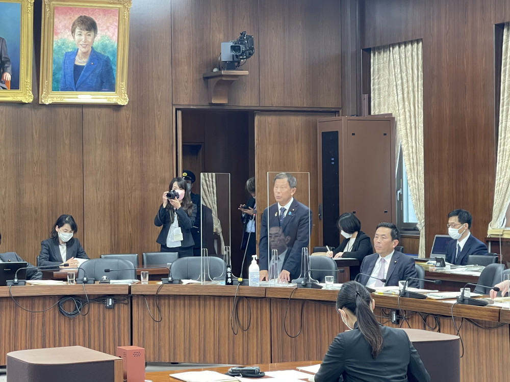 3月17日(金)外務委員会に立って質疑いたしました。