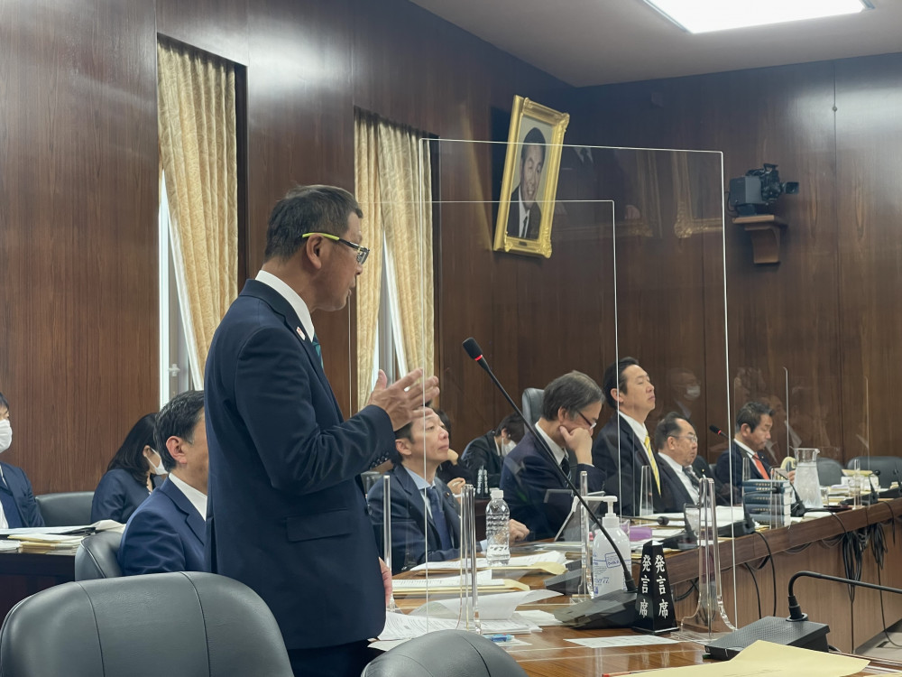 4月19日(水)外務委員会に立って質疑いたしました。