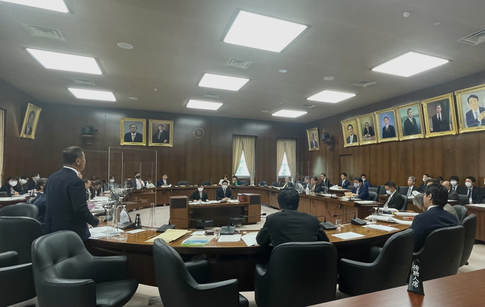 4月19日(水)外務委員会に立って質疑いたしました。