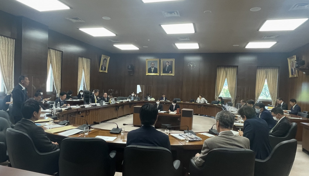 4月19日(水)外務委員会に立って質疑いたしました。