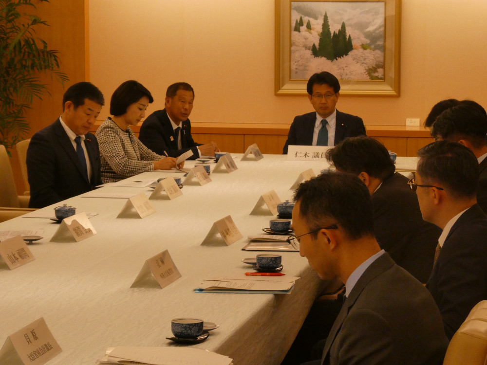 JICA議連にて、林外務大臣へODA予算に関する申し入れを行いました。