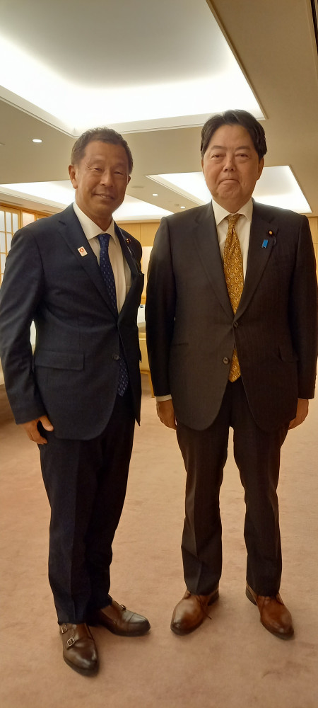 JICA議連にて、林外務大臣へODA予算に関する申し入れを行いました。