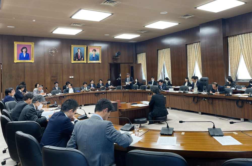 5月10日(水)外務委員会に立って質疑いたしました。