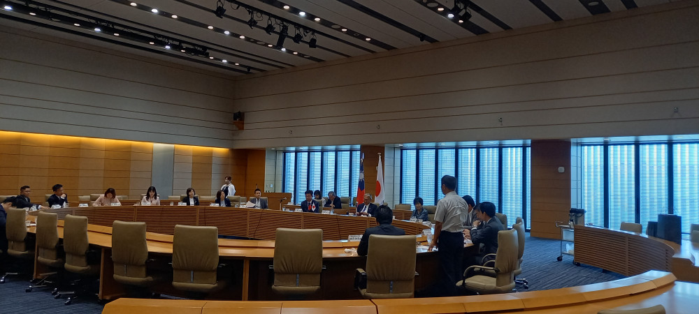 日華議員懇談会にて、台湾の有力な立法委員議員である郭国文先生をはじめとする、台湾の民進党の訪問団の皆さんと意見交換いたしました。