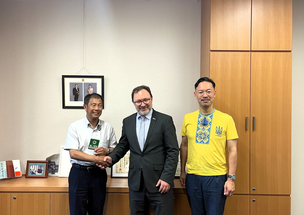 チェチェン・イチケリア共和国亡命政府イナル・シェリプ外相、神戸学院大学教授でウクライナ研究会会長の岡部芳彦先生と面談し情報交換いたしました。