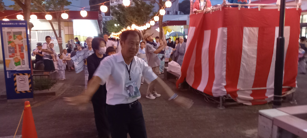 地域の盆踊りにて①