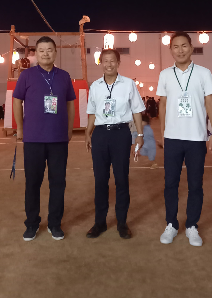 須磨区内の盆踊りで、維新の仲間の大井市議、住本市議と。