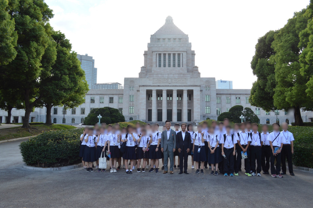 ひと学年先輩の伊東信久先生とともに、神戸高校国会見学ツアーのお世話をいたしました。