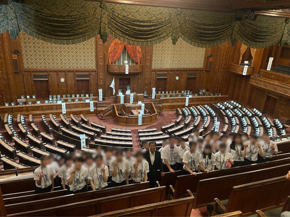 ひと学年先輩の伊東信久先生とともに、神戸高校国会見学ツアーのお世話をいたしました。