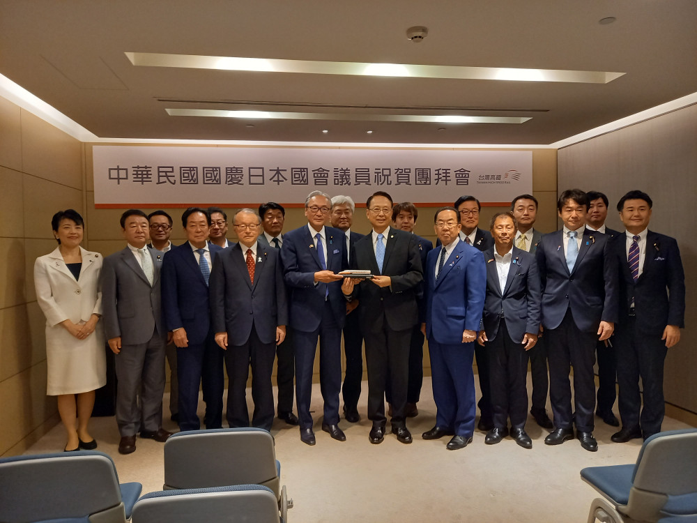 ①日華議員懇談会にて、国慶雙十節祝賀訪台団として台湾を訪問いたしました。