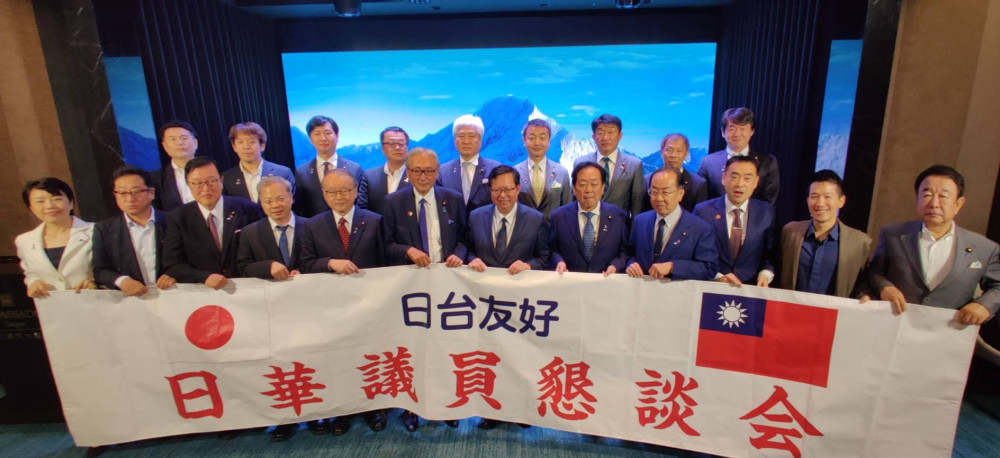 ①日華議員懇談会にて、国慶雙十節祝賀訪台団として台湾を訪問いたしました。