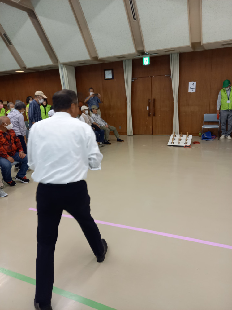 老人クラブ連合会の輪投げ大会始球式にて！