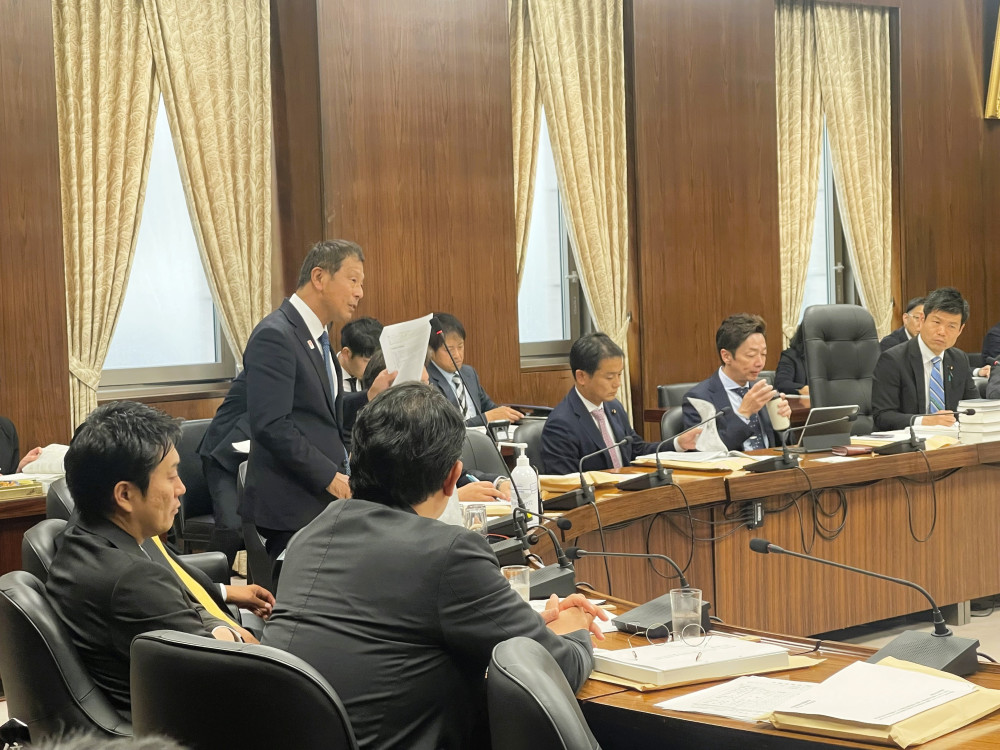 11月10日(金)外務委員会に立って質疑いたしました。