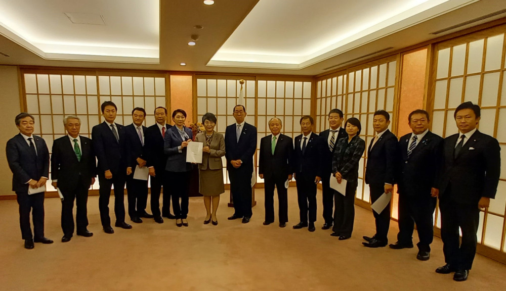 JICA議連にて、上川外務大臣へ令和6年度当初予算に関する申し入れを行いました。