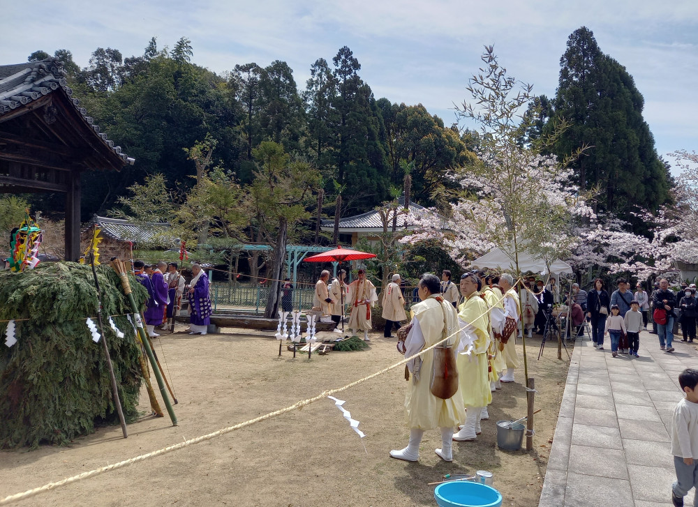 地元の転法輪寺の花祭りにて