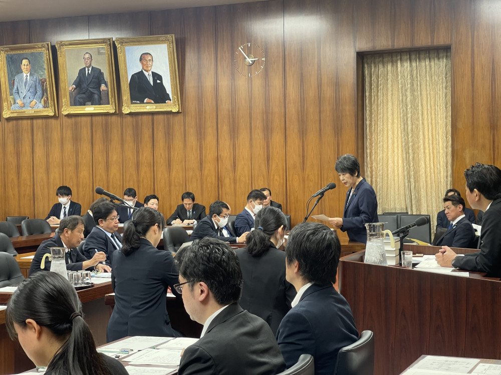 4月5日(金)北朝鮮による拉致問題等に関する特別委員会の質疑に立ちました。