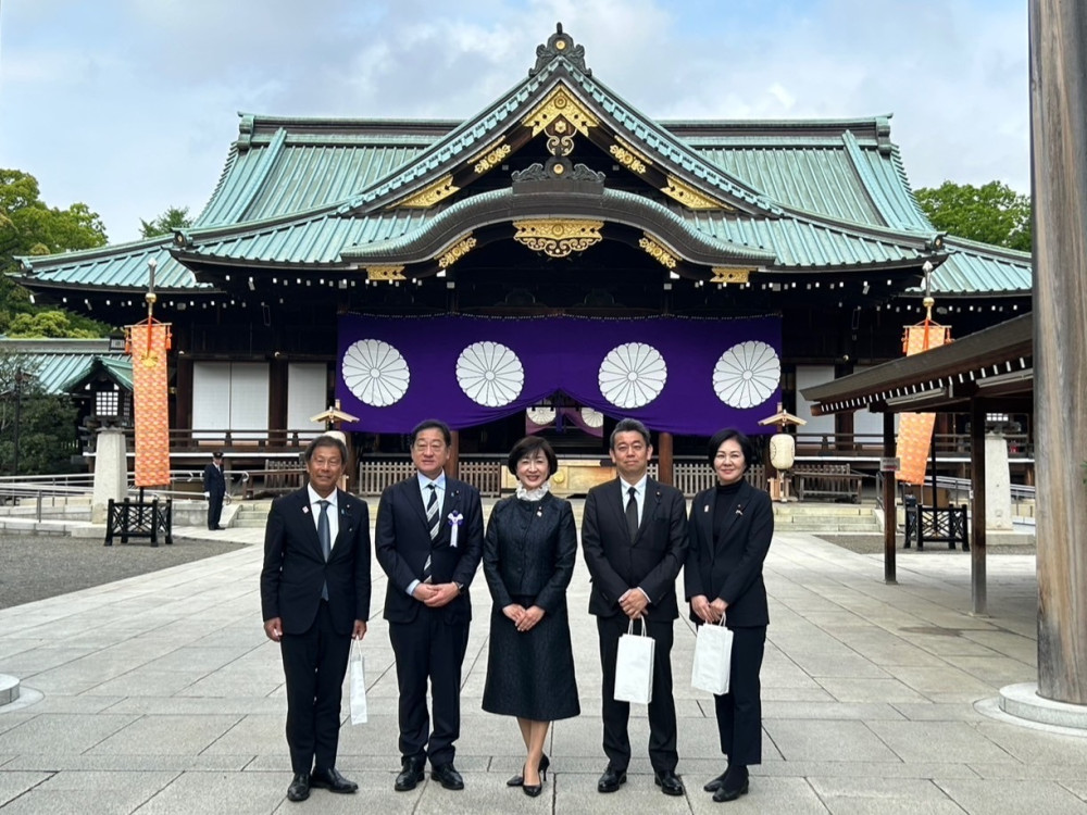 靖國神社の春季例大祭が執り行われ、「みんなで靖國神社に参拝する国会議員の会」として参拝いたしました。