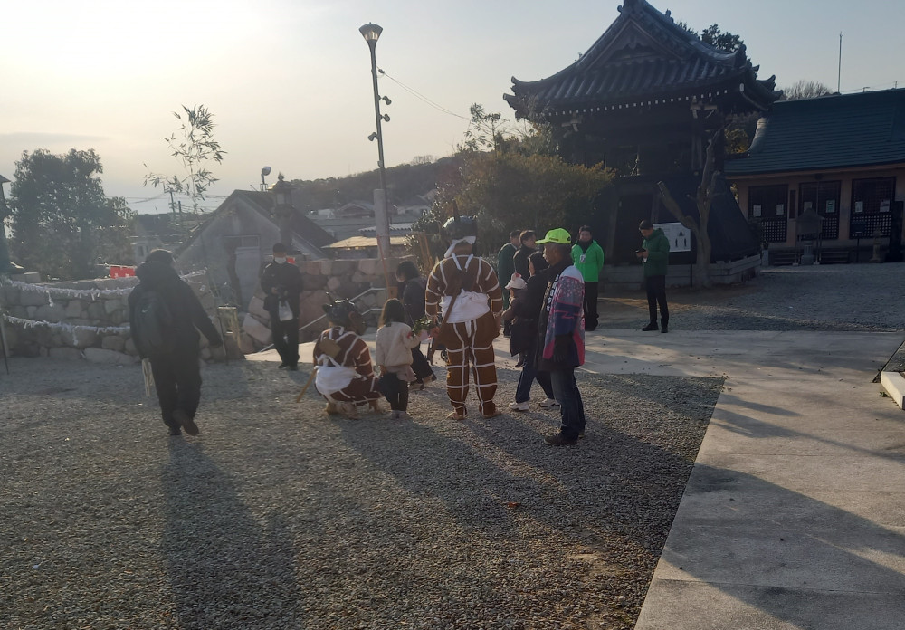 垂水区多聞寺の「鬼追い」行事に参加いたしました。