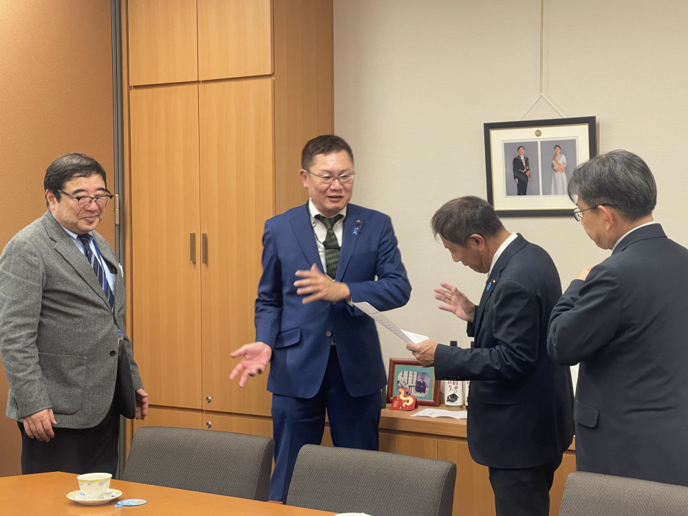 拉致問題特別委員会の早期開催を求めるご要望を受け取りました。