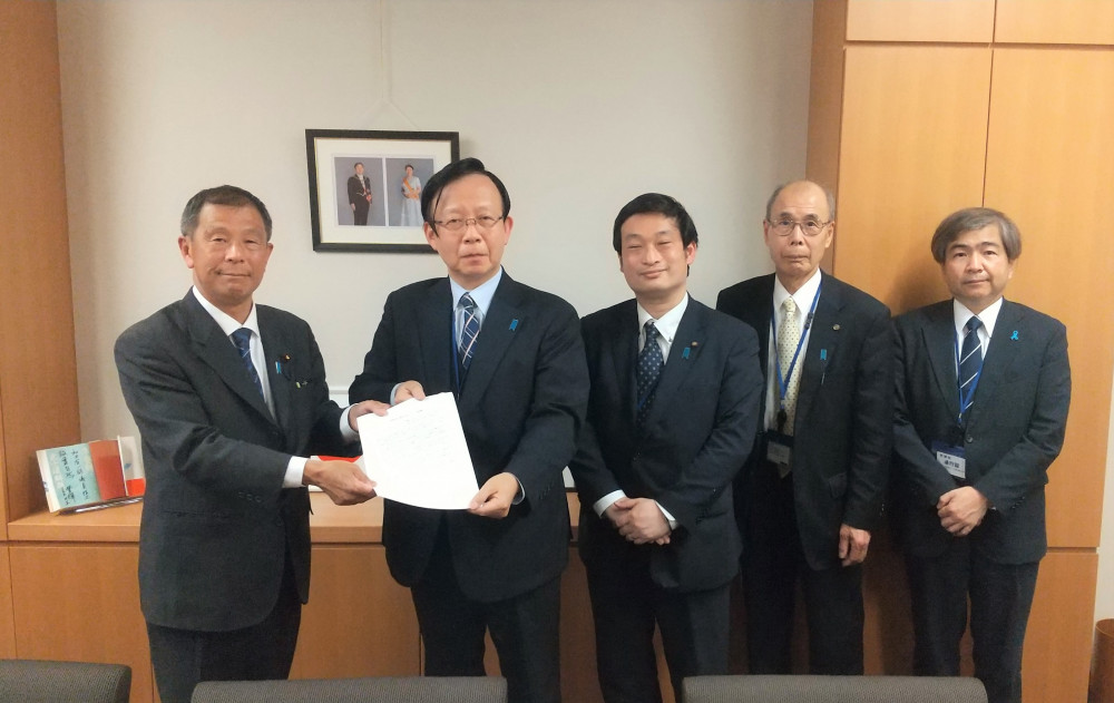 救う会埼玉の皆様から要望書を受け取りました。