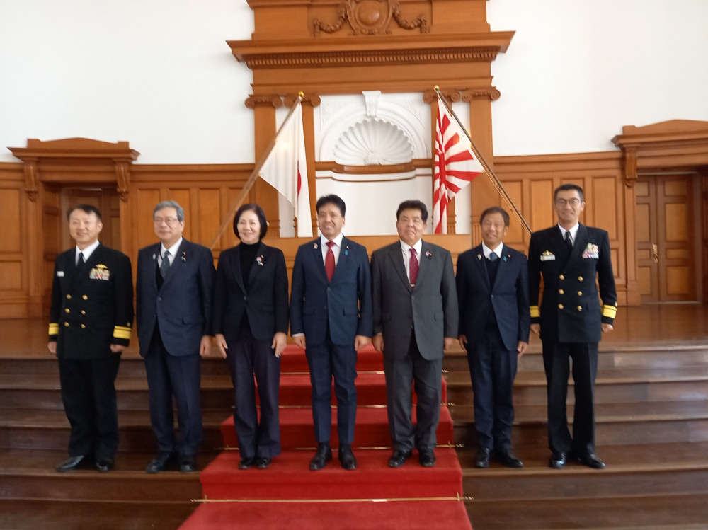 ②日本維新の会の有志の議員メンバーで、海上自衛隊(江田島・呉)を視察