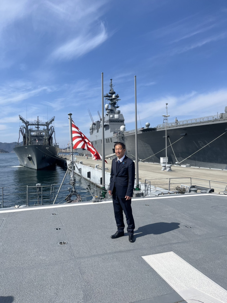 ③日本維新の会の有志の議員メンバーで、海上自衛隊(江田島・呉)を視察