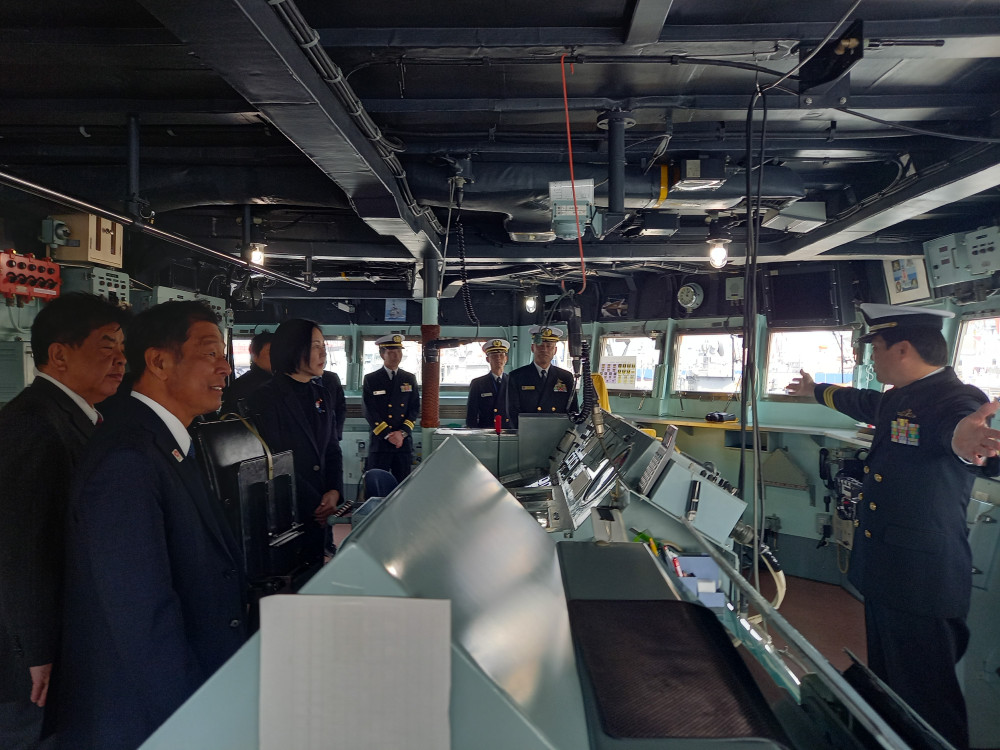 ③日本維新の会の有志の議員メンバーで、海上自衛隊(江田島・呉)を視察