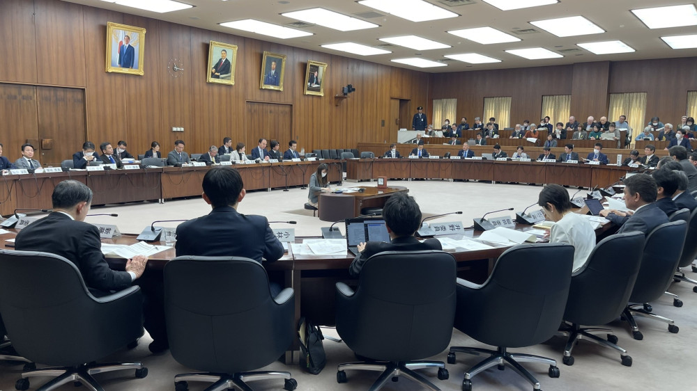 衆議院憲法審査会にて、日本維新の会から質問に立ちました。