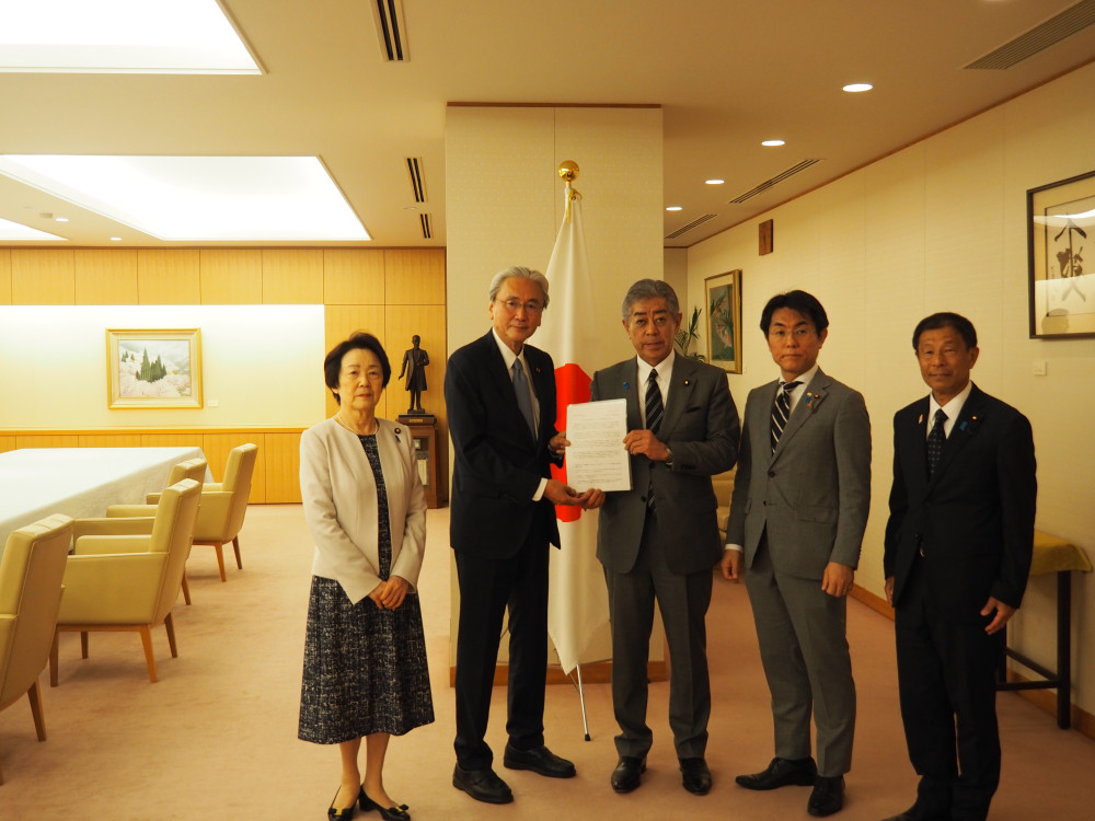 日本ウイグル国会議員連盟にて、岩屋外務大臣に申し入れをいたしました。