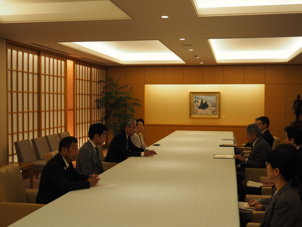 日本ウイグル国会議員連盟にて、岩屋外務大臣に申し入れをいたしました。