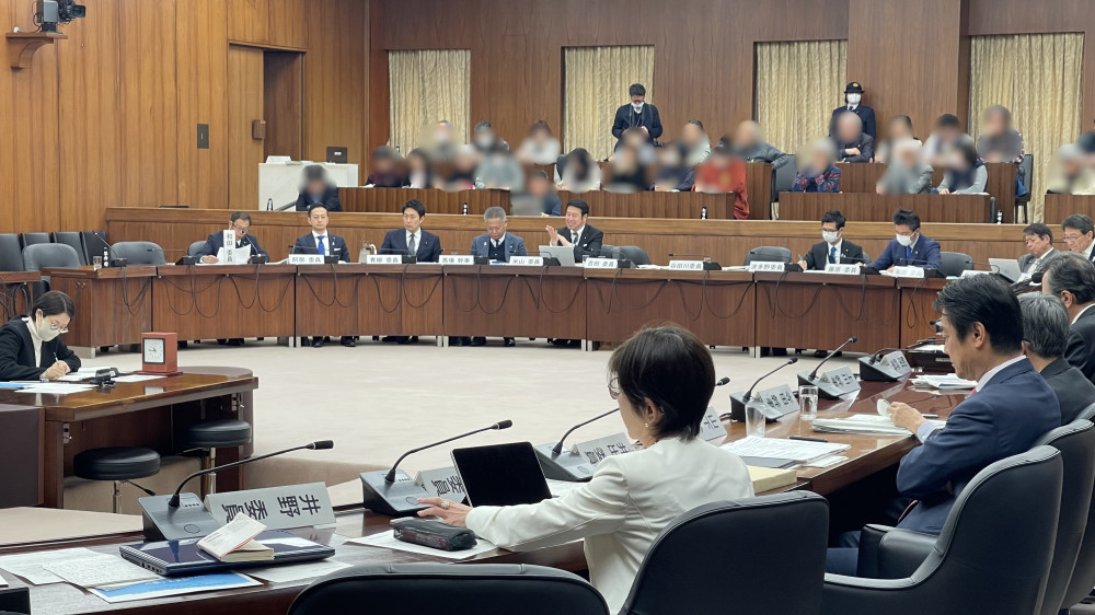 衆議院憲法審査会にて、日本維新の会から質問に立ちました。