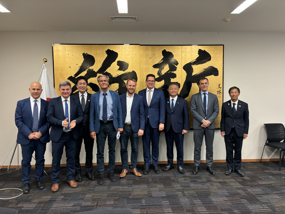 欧州議会の憲法問題委員会議員団の皆さんが来日され、面談いたしました。