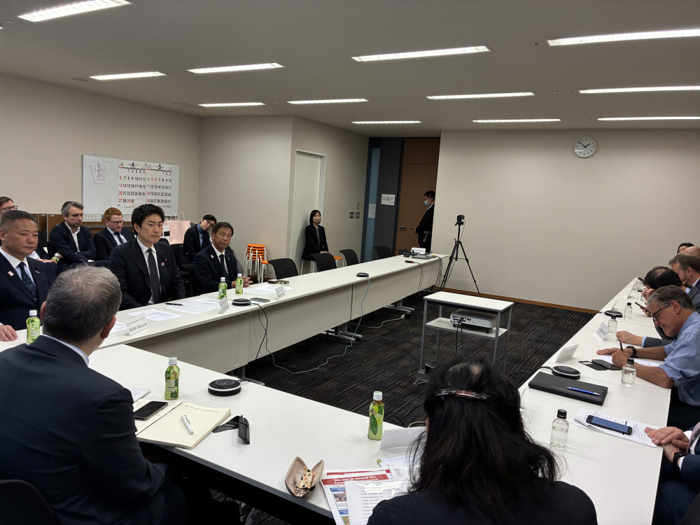 欧州議会の憲法問題委員会議員団の皆さんが来日され、面談いたしました。