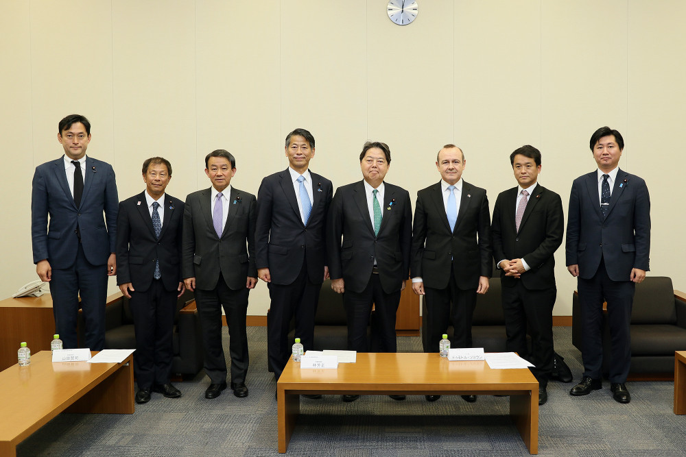 超党派日本・モルドバ友好議員連盟にて、ソコラン駐日大使と意見交換をいたしました。