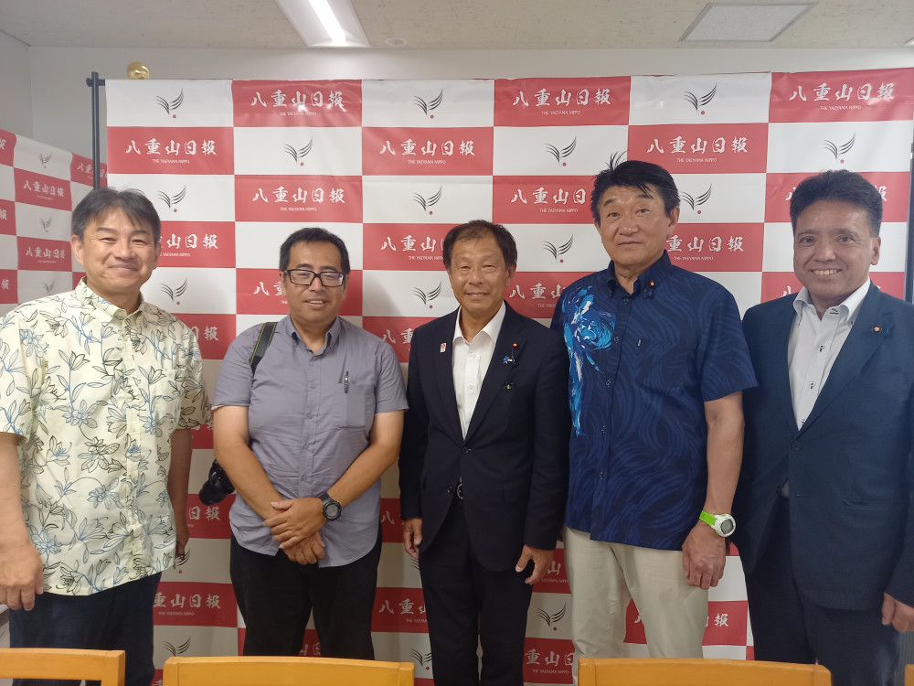 ①陸上自衛隊石垣・与那国駐屯地を視察