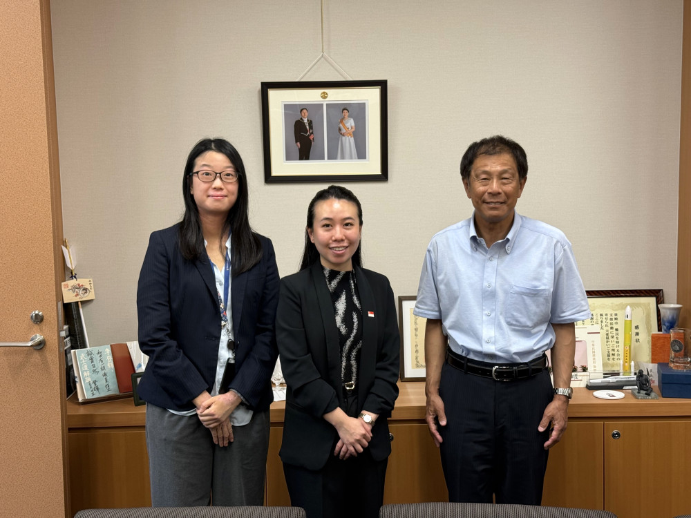 シンガポール大使館より、ヨー・シュニン二等書記官が来所され意見交換をいたしました。