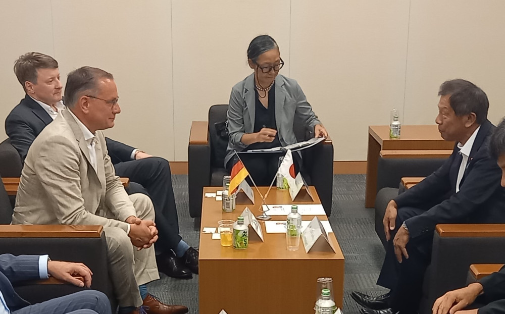 ドイツの政党「ドイツのための選択肢（AfD）」ティーノ・クルパラ共同代表が来日され、意見交換会を行いました。