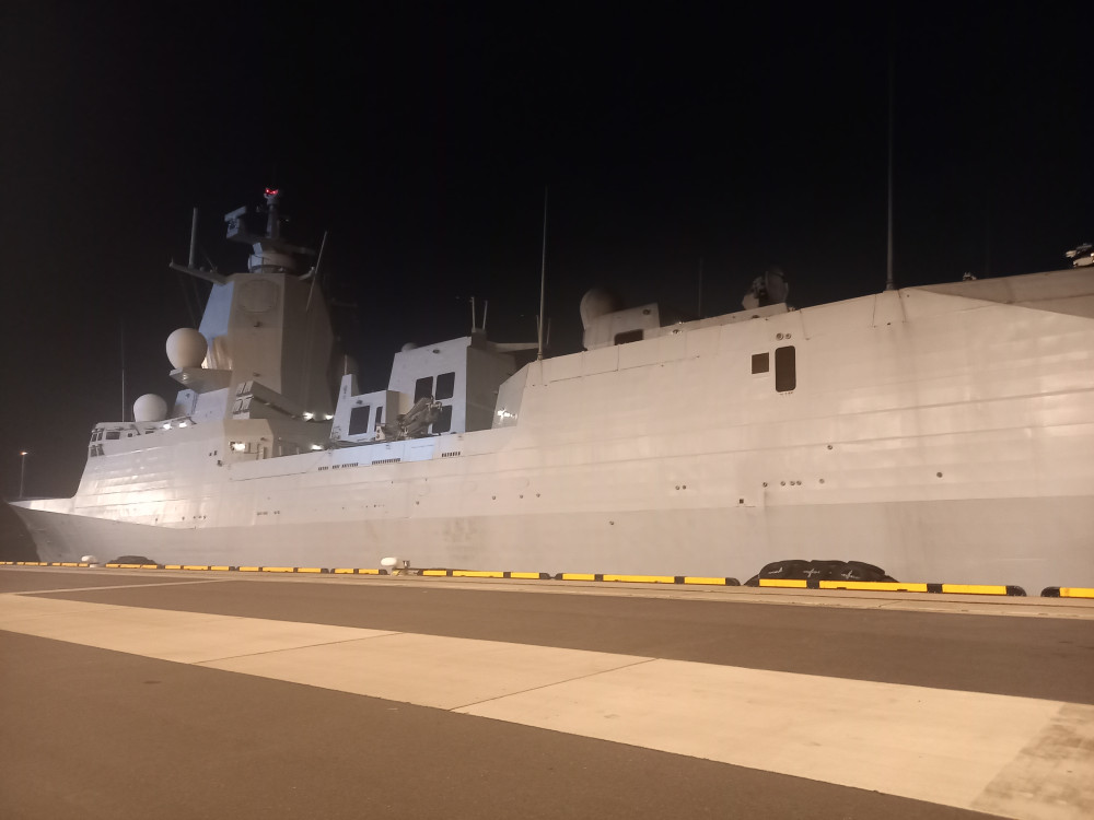 ノルウェー海軍のフリゲート艦「ロアール・アムンセン」が東京に寄港！