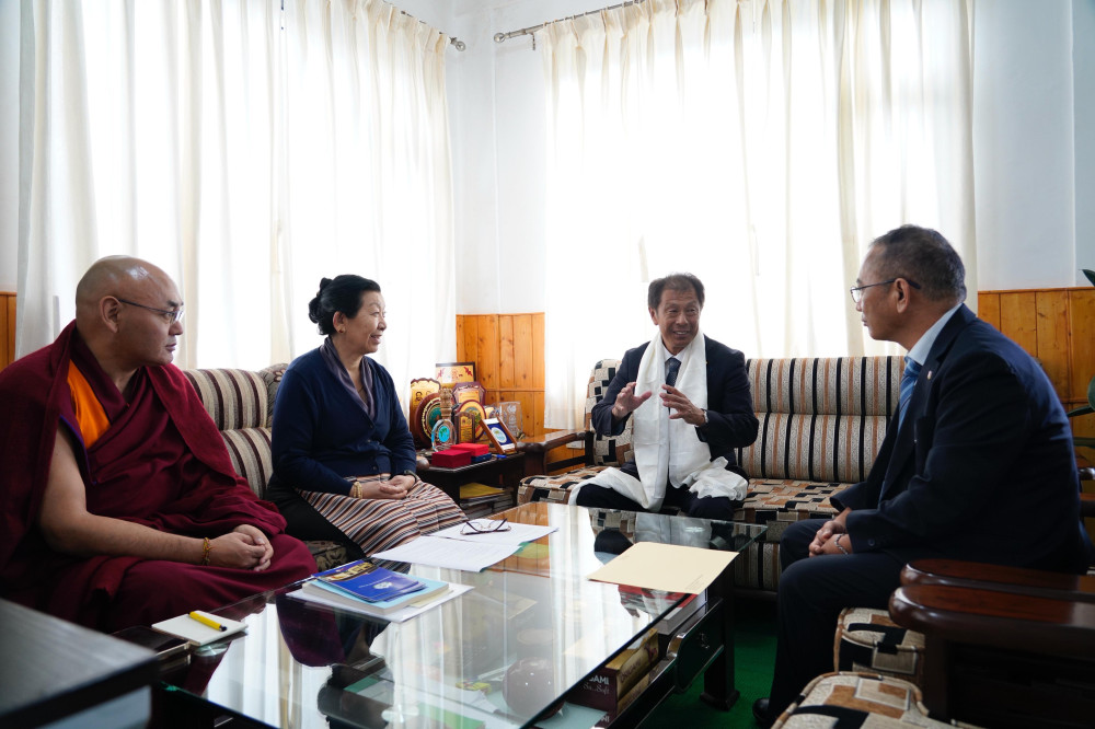 チベット亡命議会にて、議長および副議長、国際関係省大臣と懇談いたしました。
