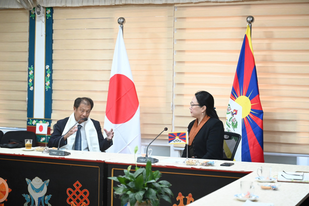 チベット亡命議会にて、議長および副議長、国際関係省大臣と懇談いたしました。