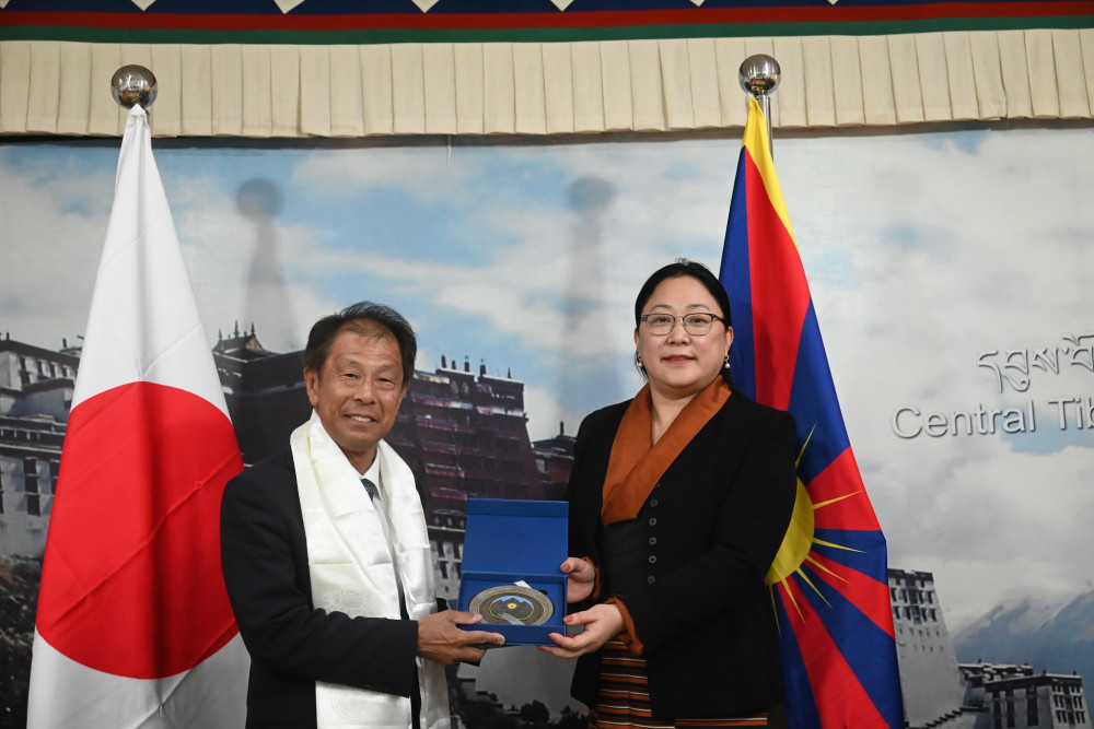 チベット亡命議会にて、議長および副議長、国際関係省大臣と懇談いたしました。