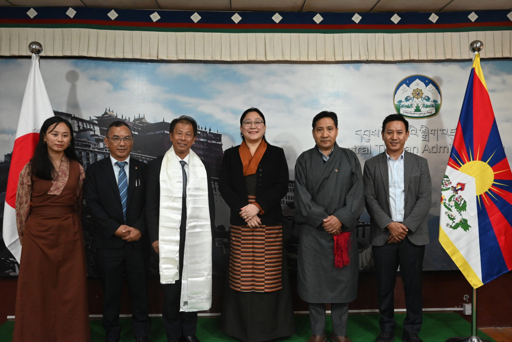 チベット亡命議会にて、議長および副議長、国際関係省大臣と懇談いたしました。