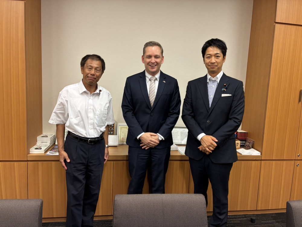 オーストラリアより公使がお見えになり、意見交換会をいたしました。