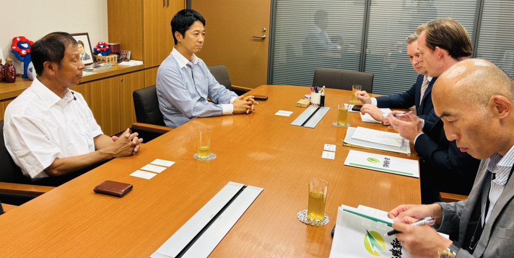 オーストラリアより公使がお見えになり、意見交換会をいたしました。